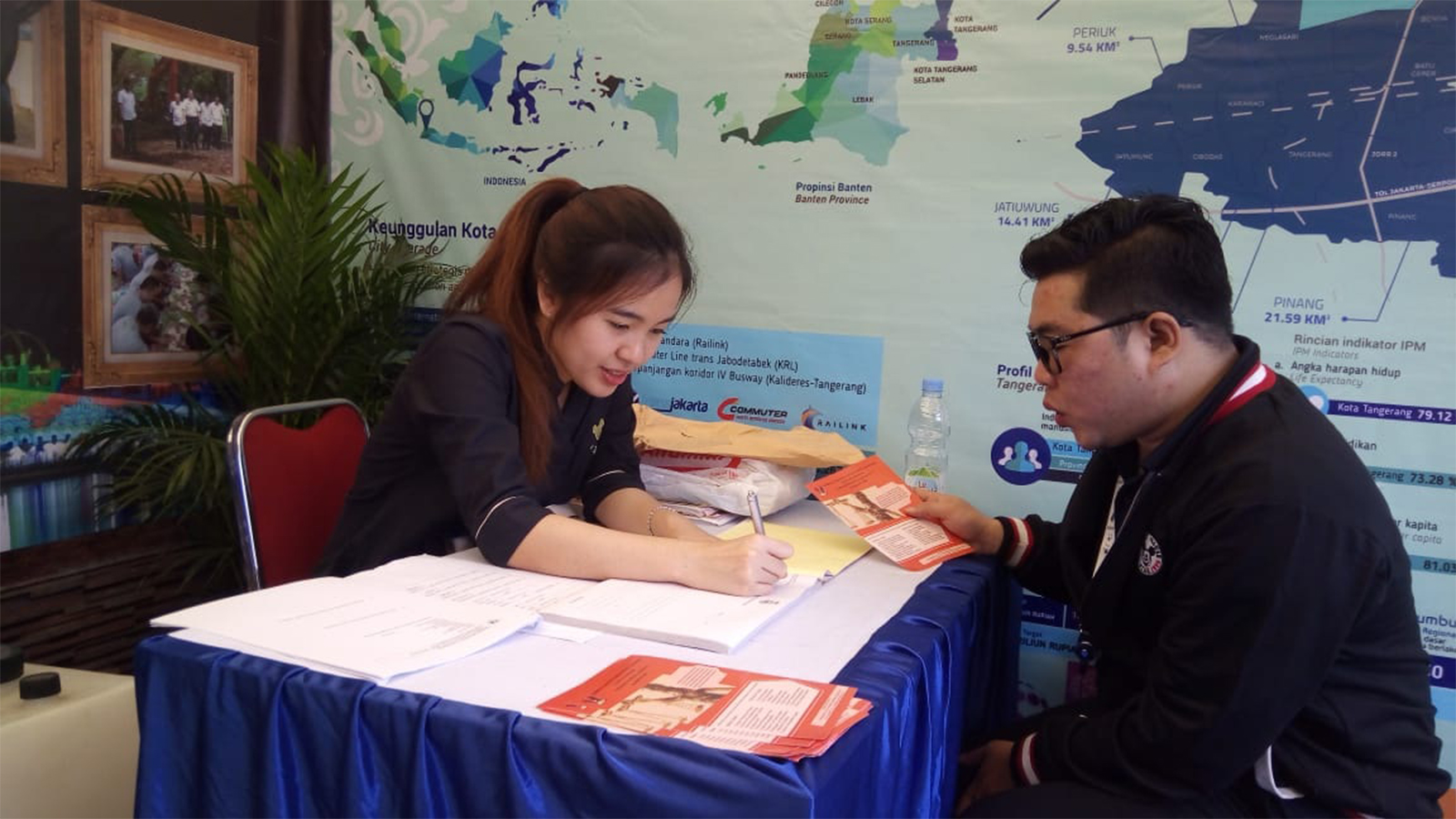 LKBH FH UPH Provides Free Legal Assistance for Tangerang Citizens at Cisadane Festival