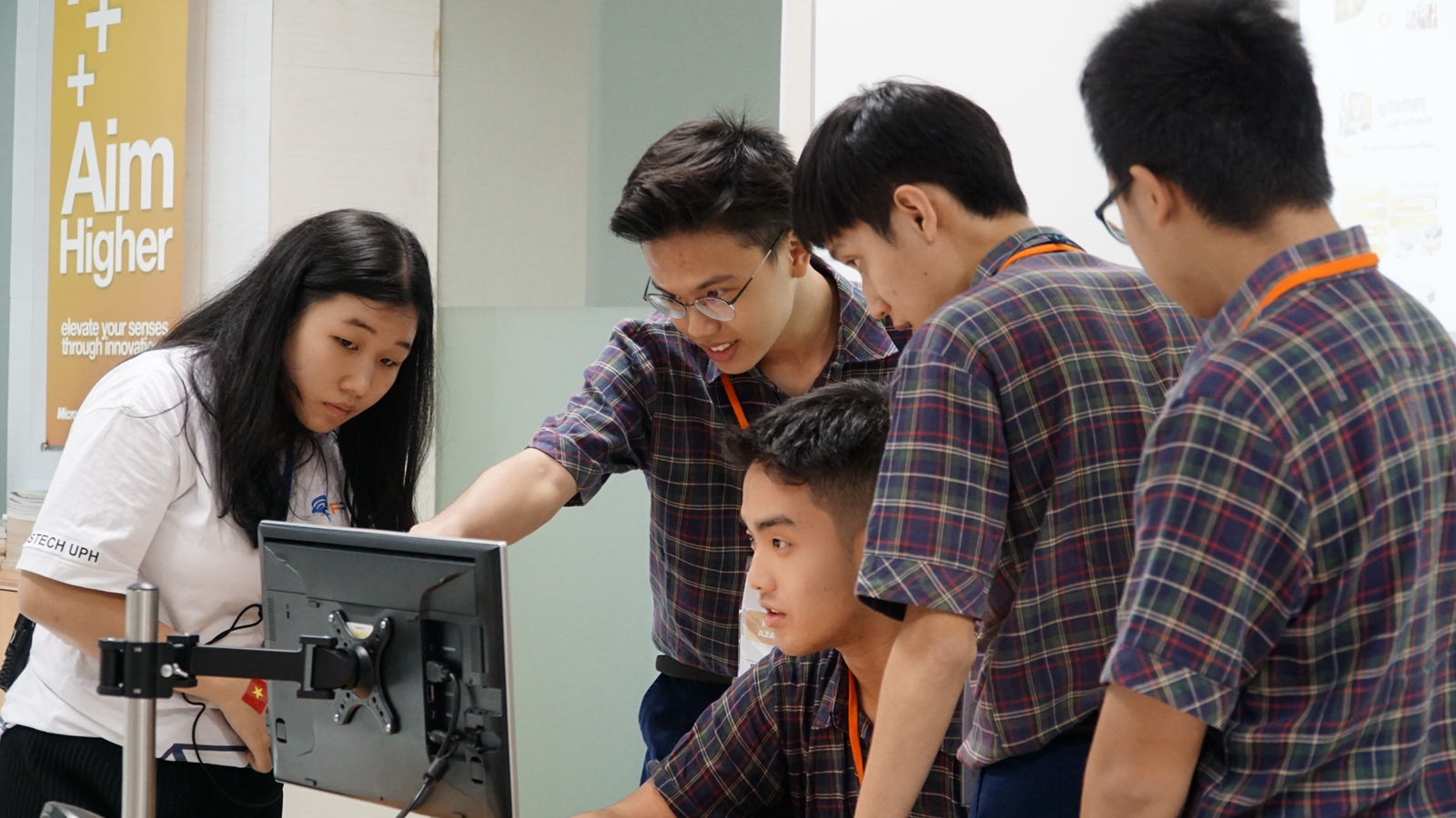 Siswa SMA dan SMK Unjuk Kebolehan di Falcon Project 9