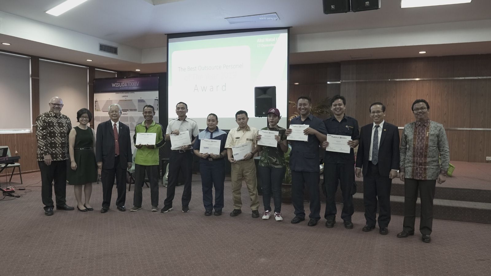 Christmas 2019, UPH Gives its Appreciation to 333 Outsource Workers and Helps LBB Program