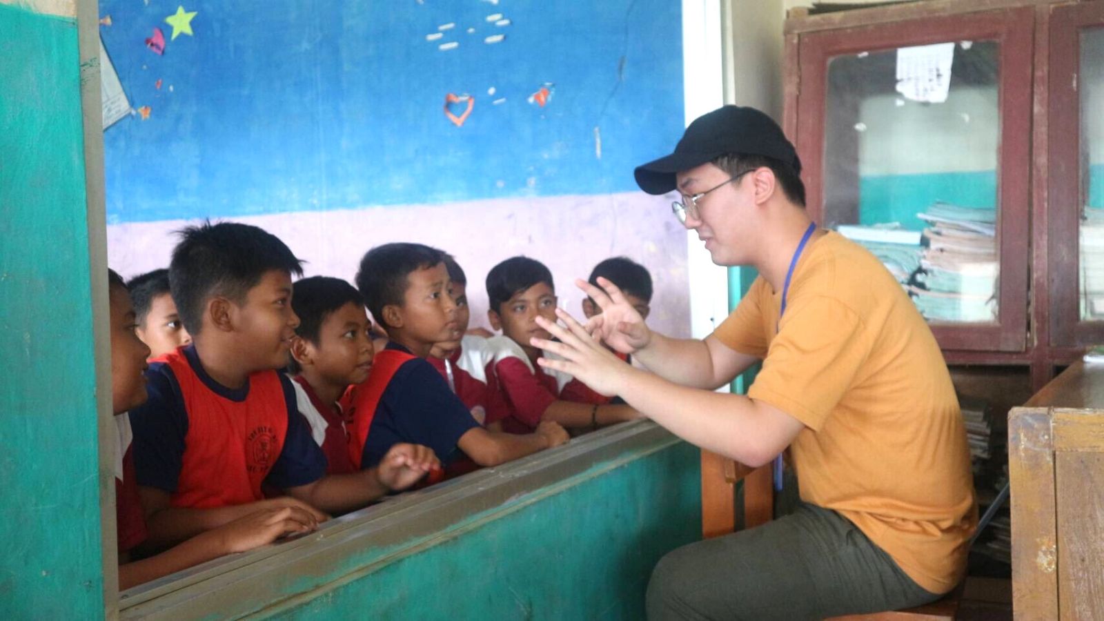 UPH Service Learning Community Teaches Ethics and Healthy Lifestyle to Elementary School Students