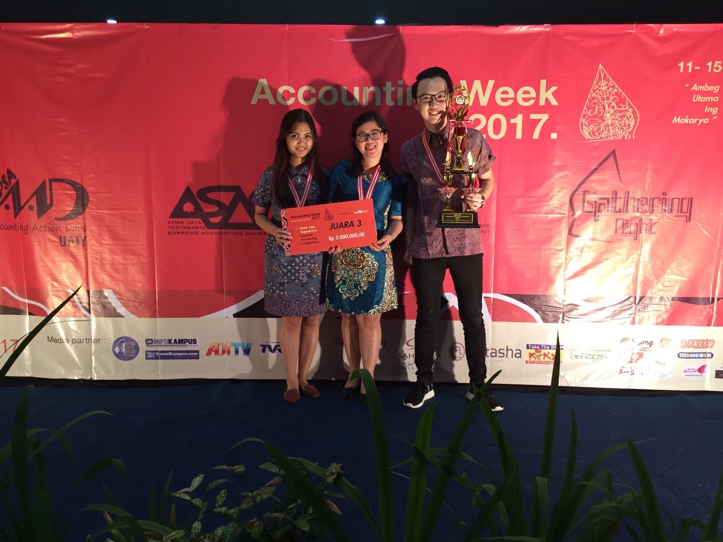 Mahasiswa Akuntansi UPH Juara 3 ASAC