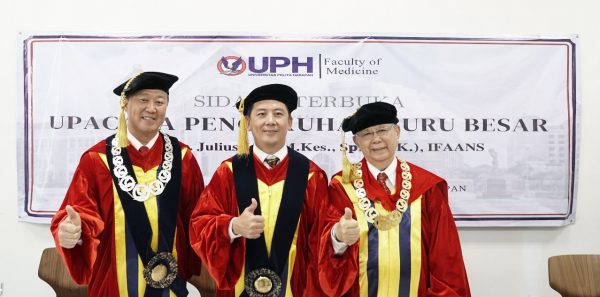 Fakultas Kedokteran UPH Kukuhkan Prof. Dr. dr. Julius July sebagai Guru Besar Ilmu Bedah Saraf