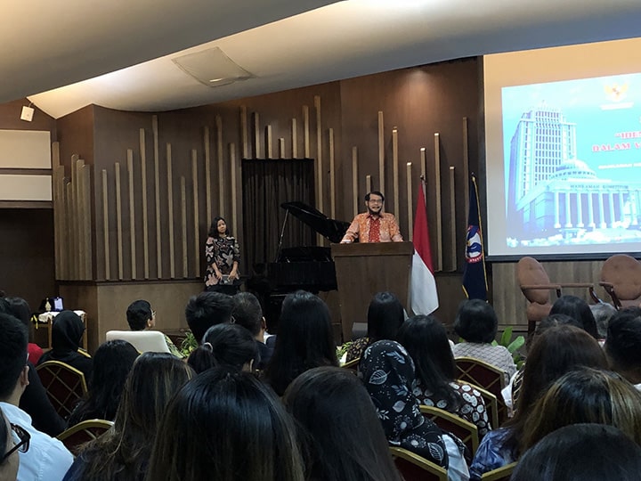Identity of Indonesian Constitution in the Vision of Global Constitutionalism Seminar
