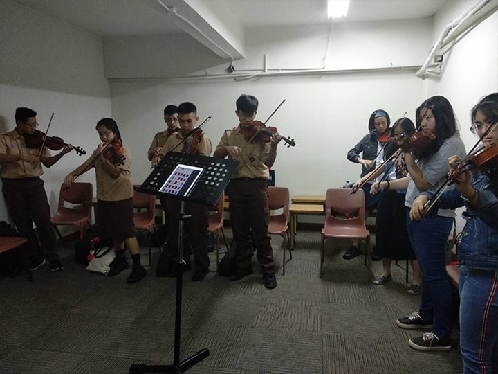 Violin Workshop with high school students