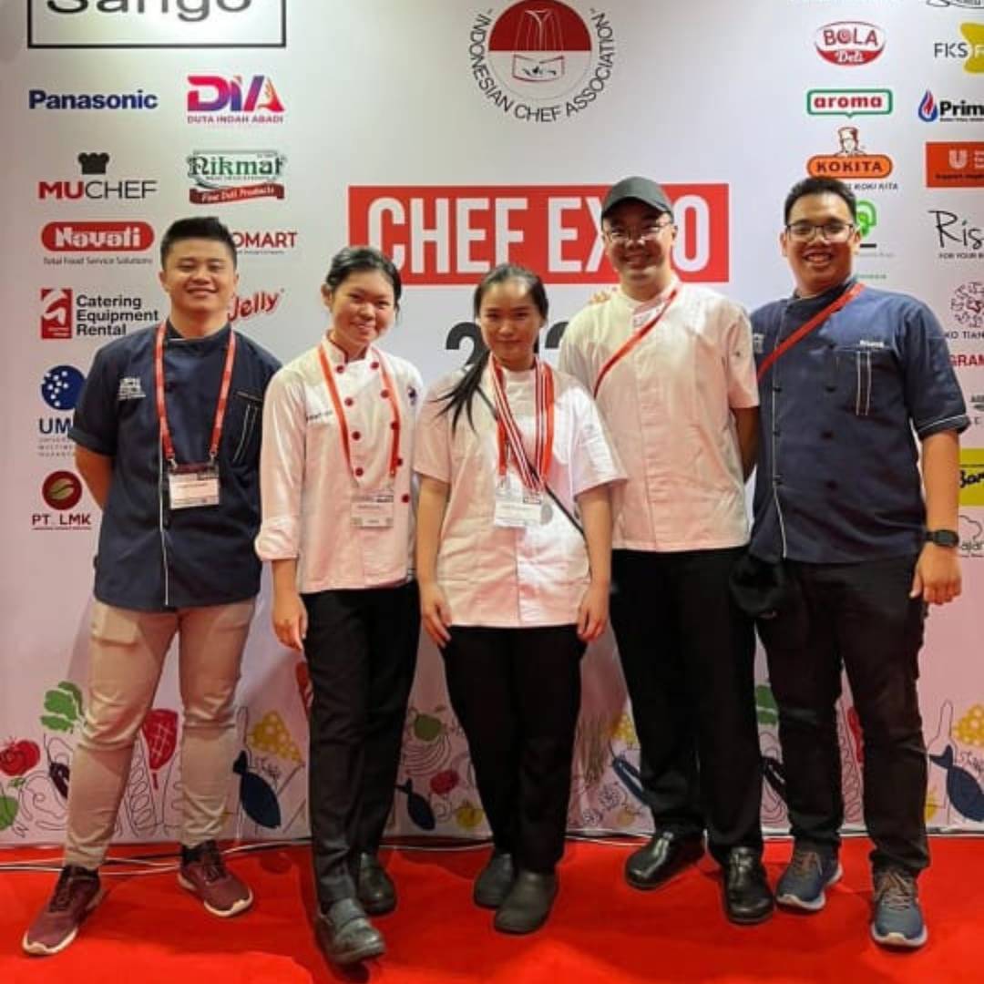 Borong 6 Medali Sekaligus! Mahasiswa Fakultas Pariwisata UPH Berprestasi di Ajang Chef Expo 2023