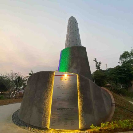 Harnessing Augmented Reality Technology, UPH Design Faculty Designed COVID-19 Volunteer Memorial Monument 