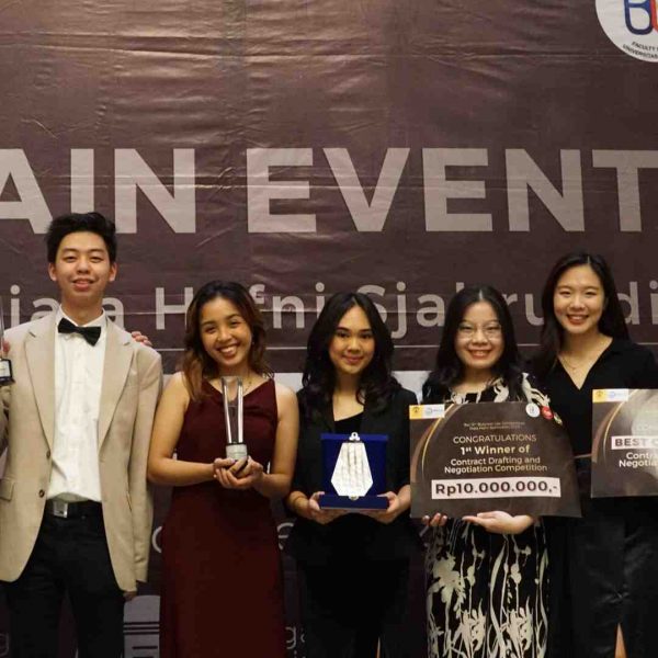 Menangkan Kompetisi Hukum Bisnis Tingkat Nasional, FH UPH Buktikan Kualitas