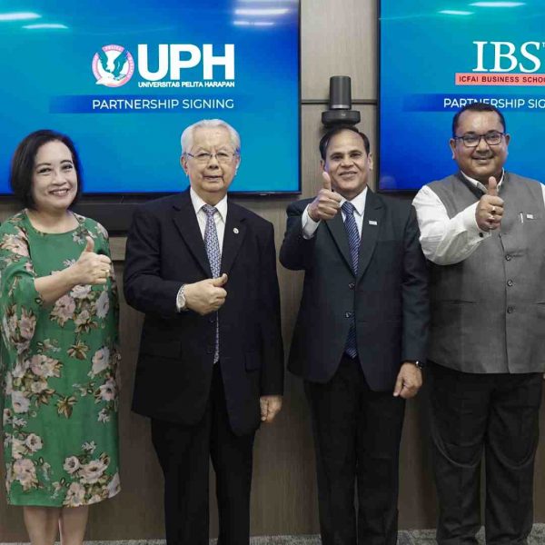 Perluas Wawasan Internasional Mahasiswa, FEB UPH Jalin Kerjasama dengan ICFAI Business Schools India