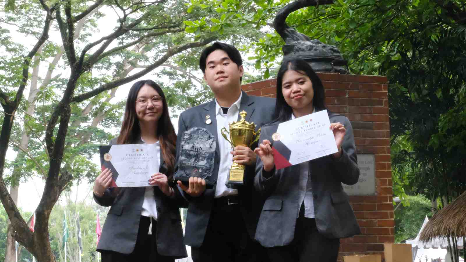 FH UPH Raih 3 Penghargaan dalam International Humanitarian Law Moot Court Competition 2023