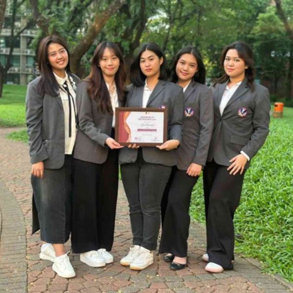 Catat Prestasi dalam Kompetisi Hukum Bisnis, FH UPH Raih Juara Pertama di GMBLC 2023