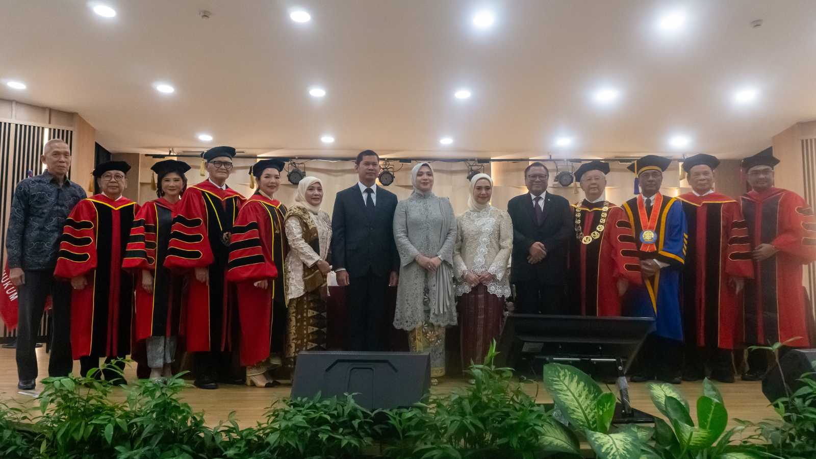 Dr. Raja Sapta Ervian Raih Gelar Doktor Hukum UPH, Soroti Implementasi UU Cipta Kerja dalam Mendorong Investasi dan Lapangan Kerja 