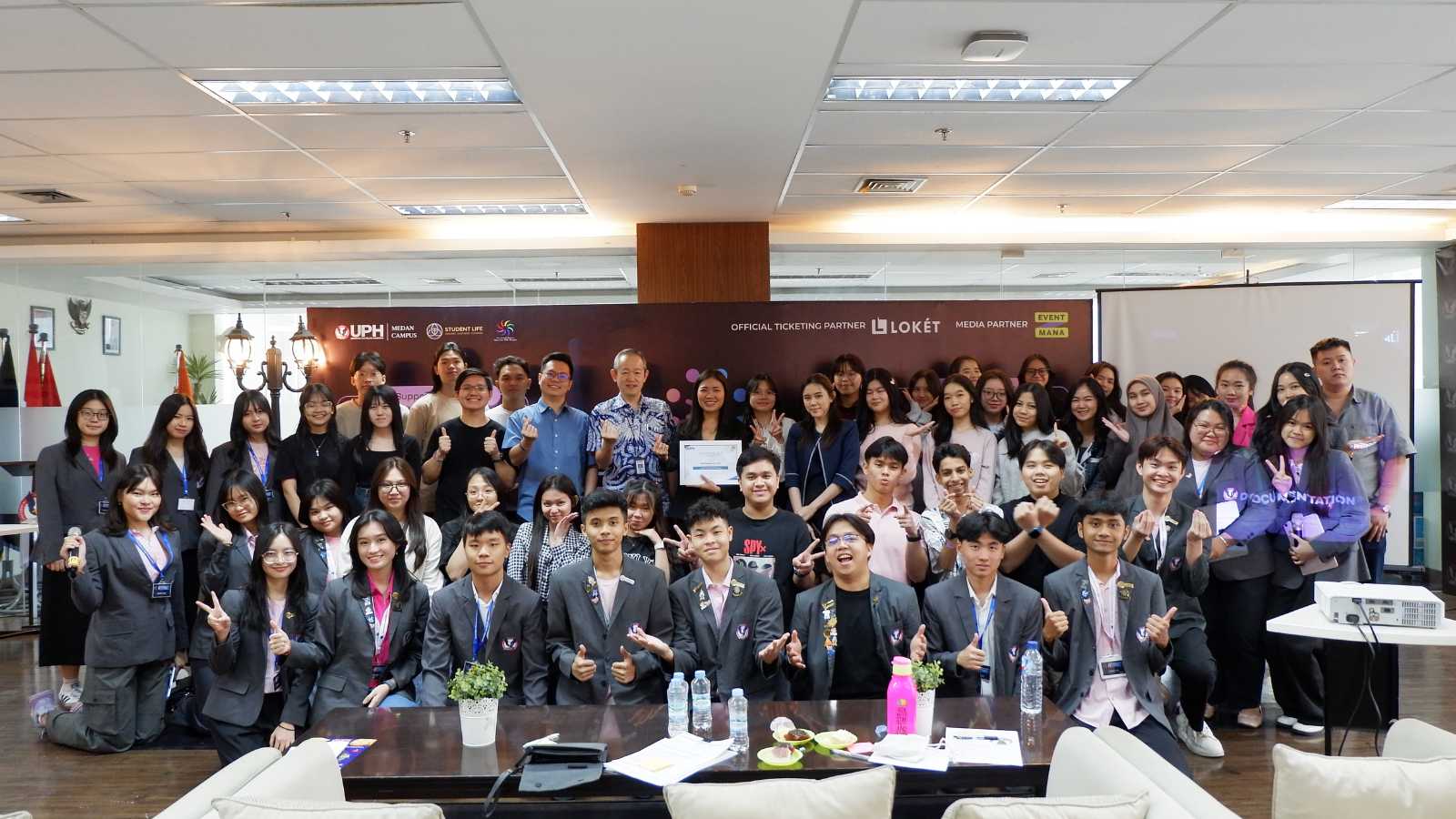 Career Revolution Festival 2025: Mempersiapkan Generasi Profesional yang Unggul dan Teguh secara Spiritual 