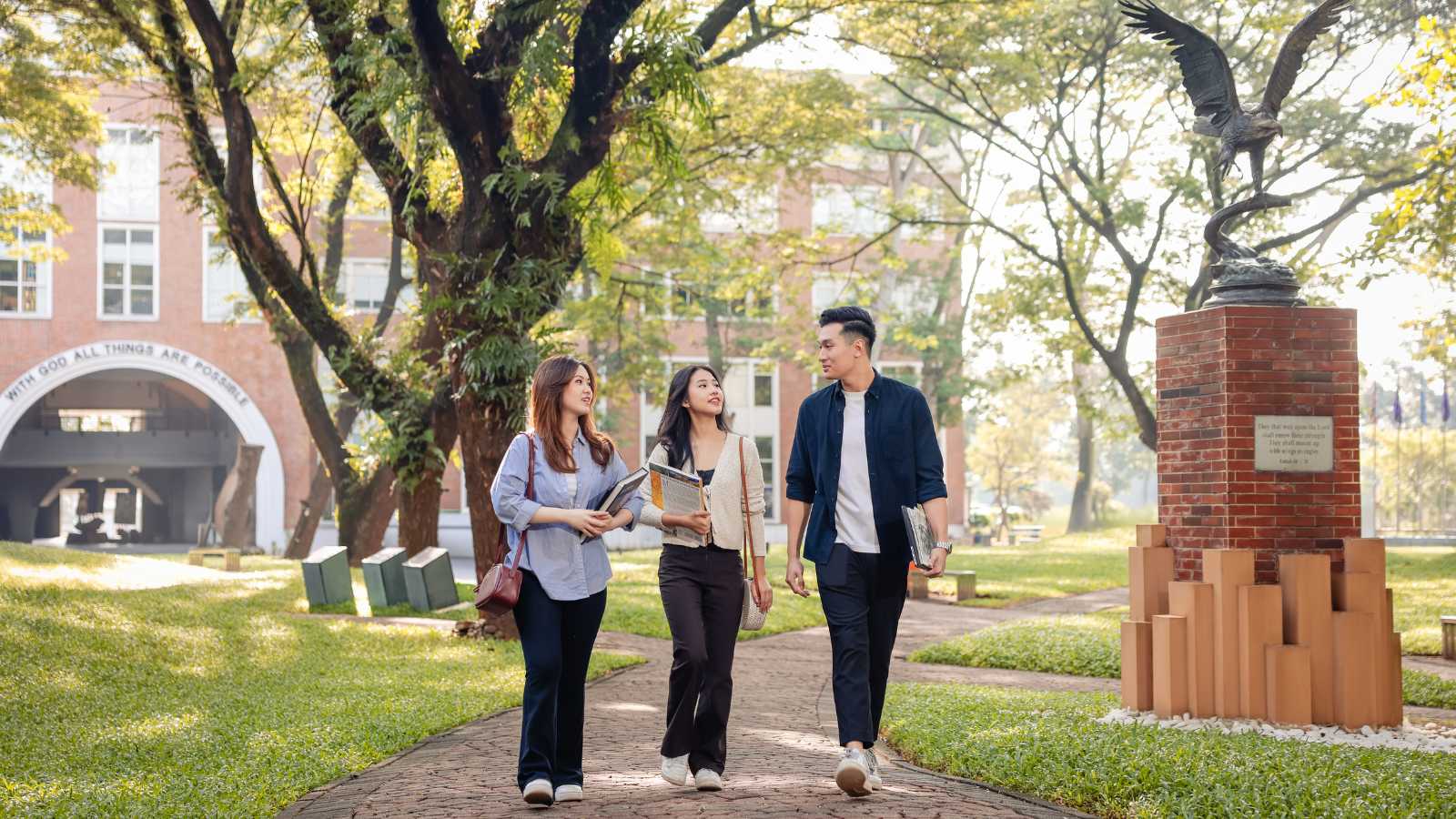 FAI UPH Siapkan Program Bantuan Pendidikan untuk Cetak SDM Unggul di Bidang Teknologi AI