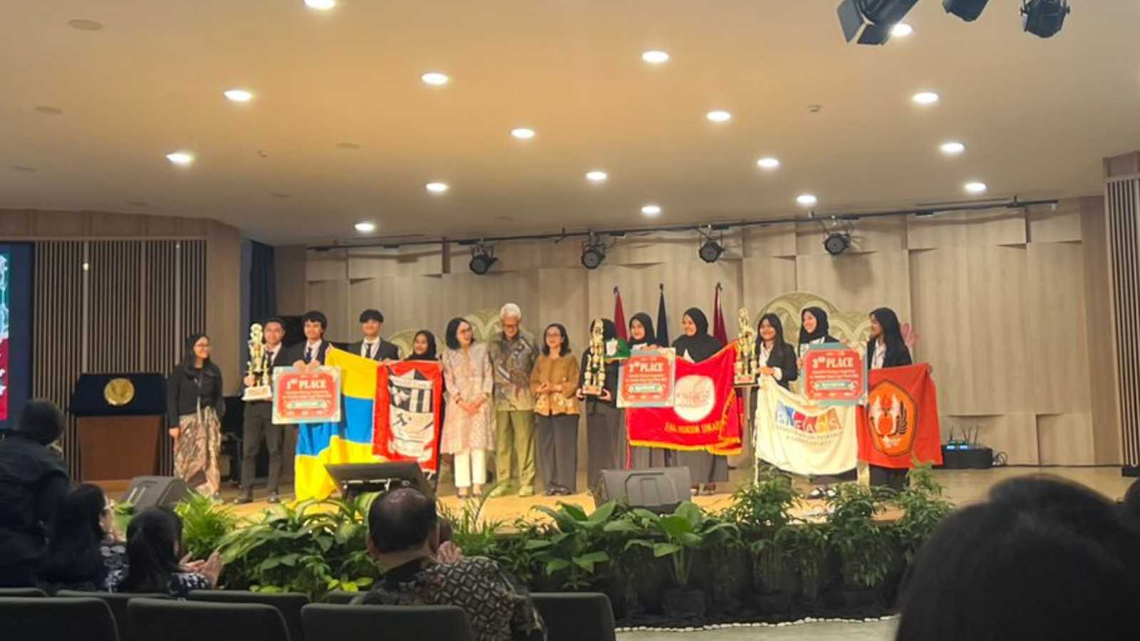 DMRLW 2025 FH UPH Dorong Mahasiswa Hadapi Dinamika Hukum dan Teknologi 