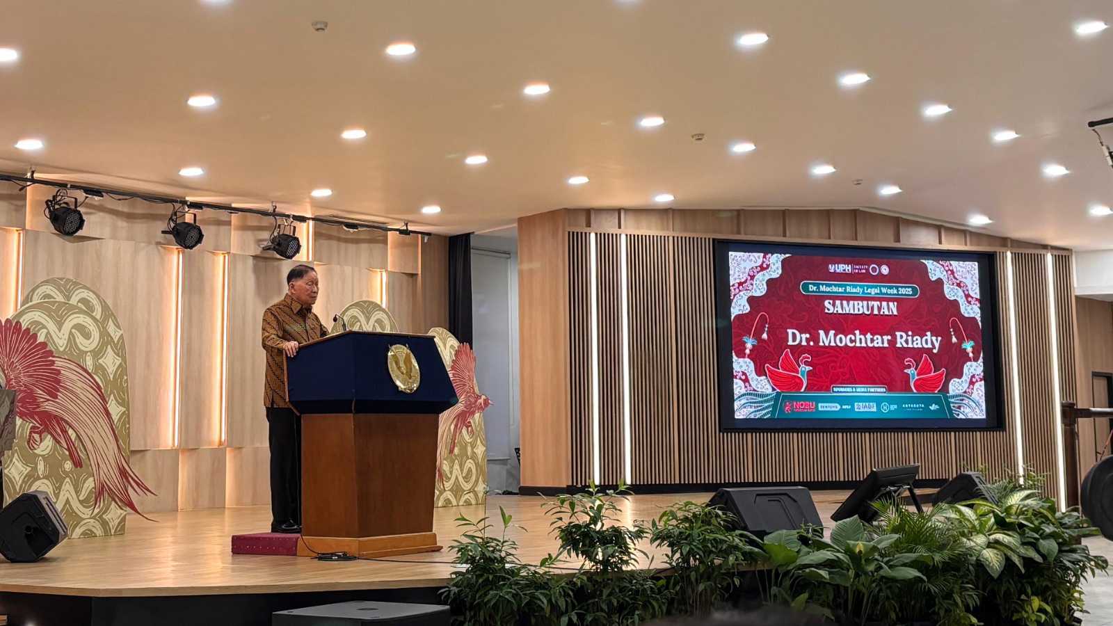 UPH Dorong Mahasiswa Fakultas Hukum Soroti Regulasi Investasi dan Kesehatan di Era AI lewat DMRLW 2025 