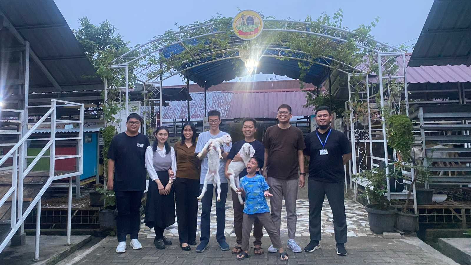 Dari Kelas ke Kandang: Inovasi Mahasiswa UPH Kampus Medan Dorong Peternakan Cerdas 