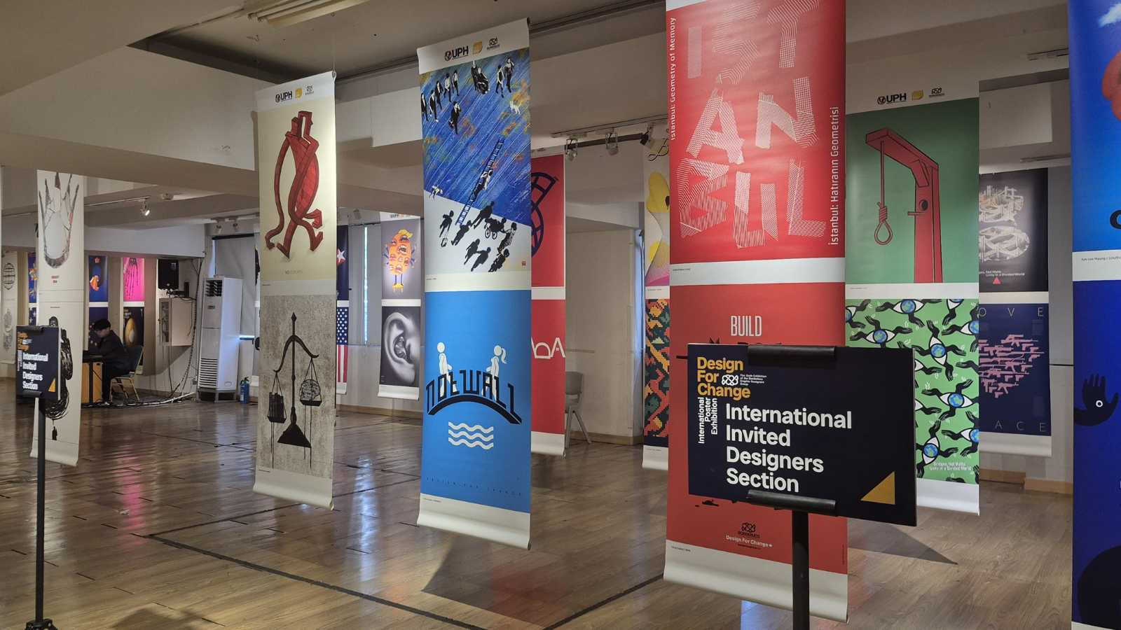 DKV UPH Hadirkan 126 Karya dari 10 Negara dalam Pameran Design for Change 