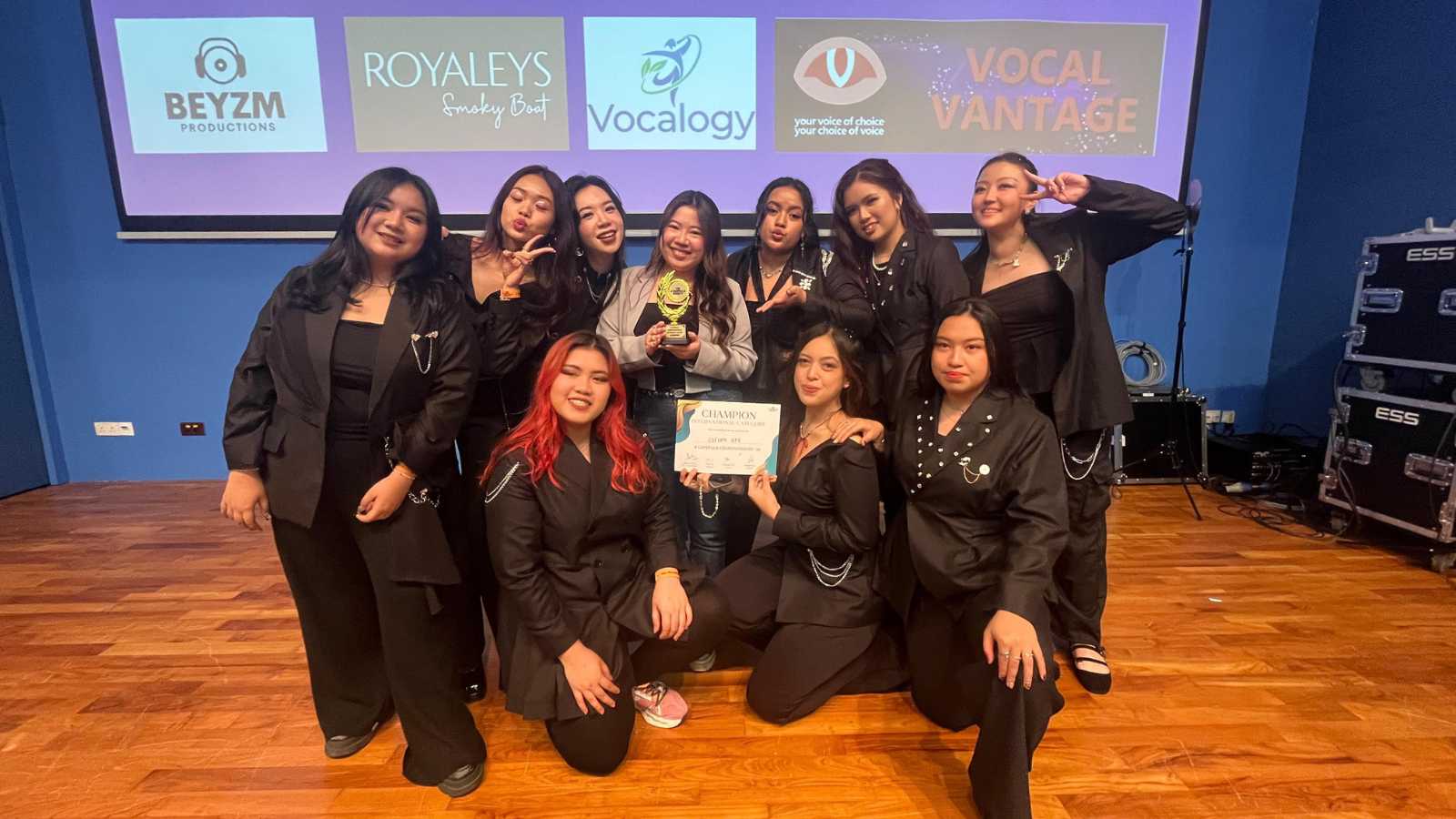 Rayakan Talenta dan Dedikasi: VOXCOM UPH Harumkan Nama Bangsa di The A Cappella Championships Singapore 2025 