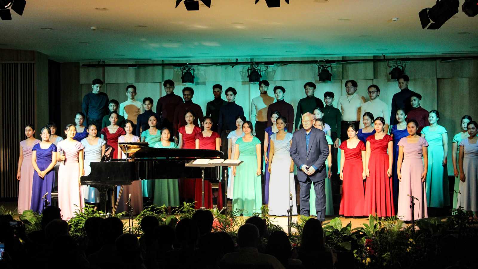 Canticle of Praise: Rayakan Dua Dekade UPH Choir Merangkai Iman, Musik, dan Kedisiplinan Mahasiswa 