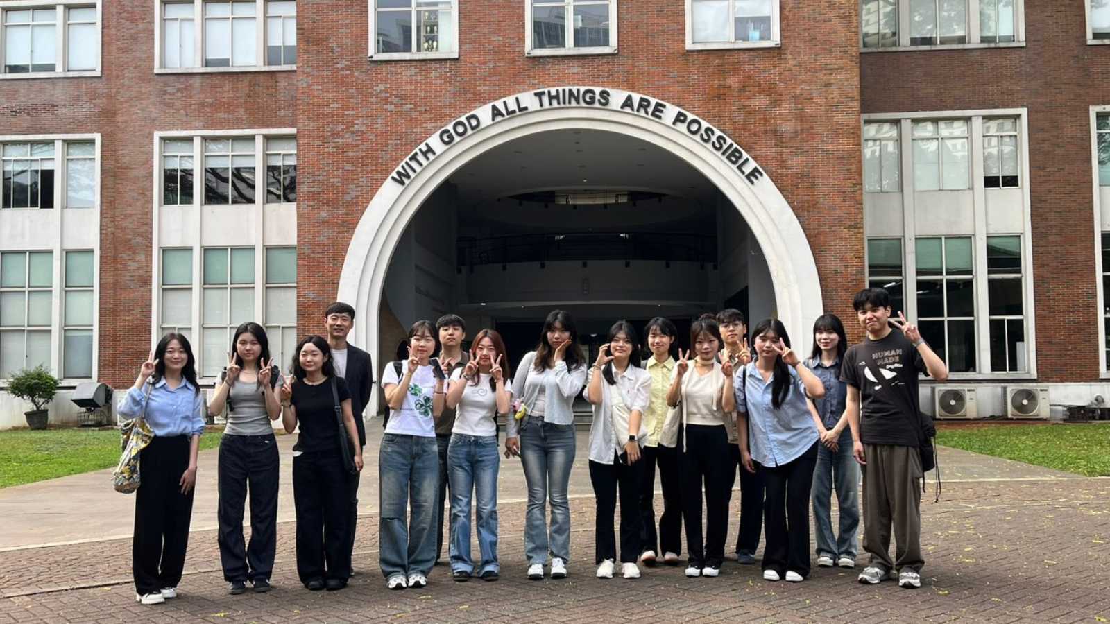 Bersama UPH, Mahasiswa Hanyang University Belajar Pariwisata Lewat Pengalaman Nyata di Indonesia  