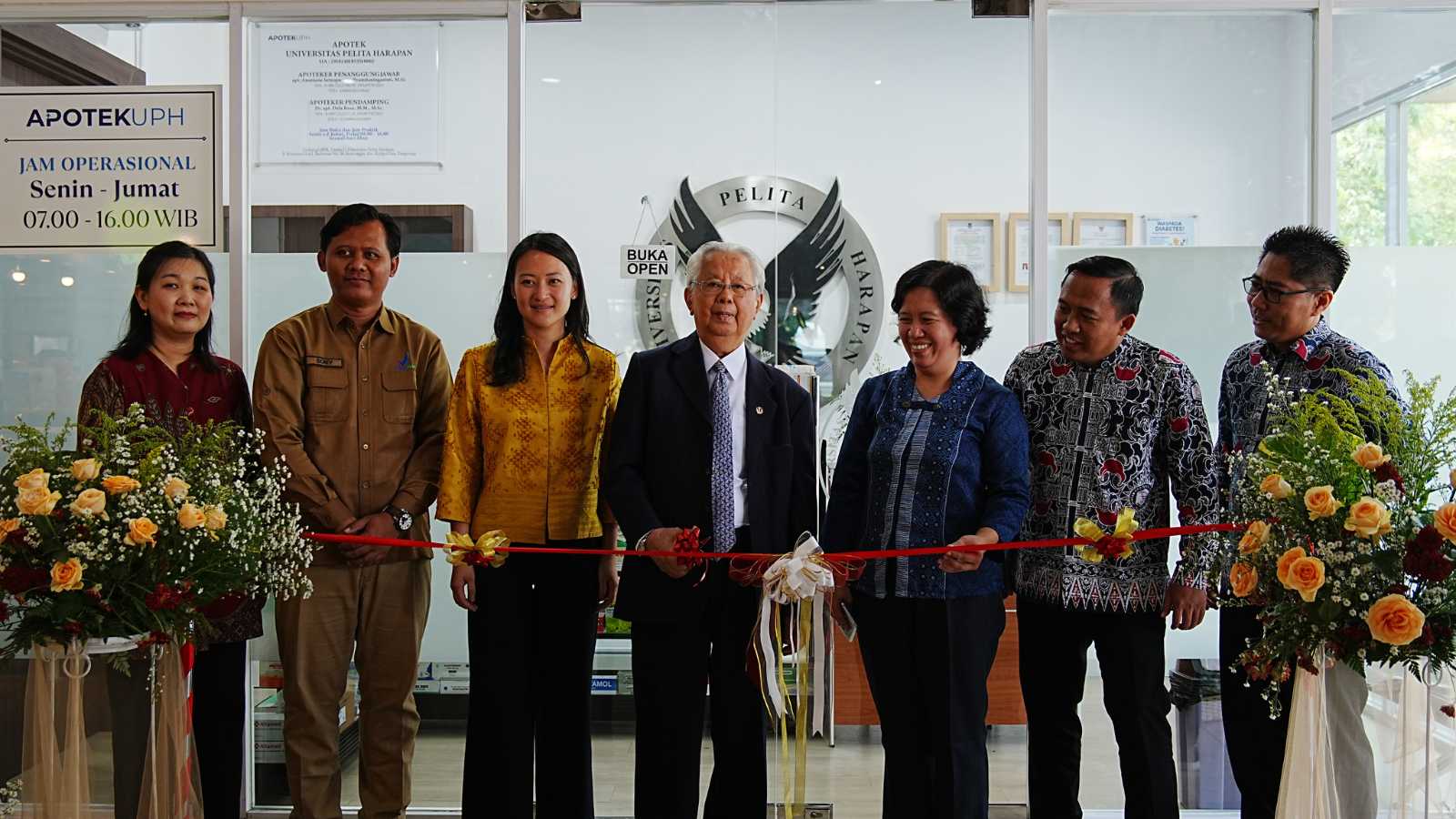 Apotek UPH Resmi Dibuka, Bukti Komitmen Prodi Pendidikan Profesi Apoteker untuk Pendidikan dan Layanan Kesehatan Unggul 