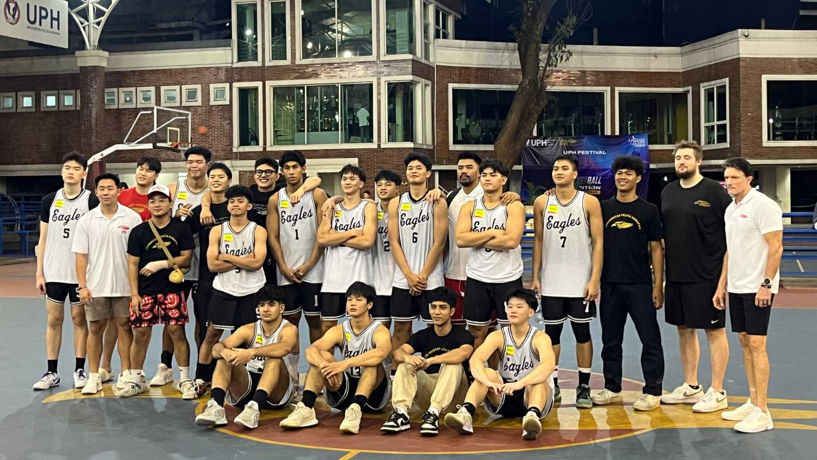 UPH Festival Basketball Exhibition 2025: Panggung Persiapan Tim Basket Eagles Menuju Kompetisi Nasional 