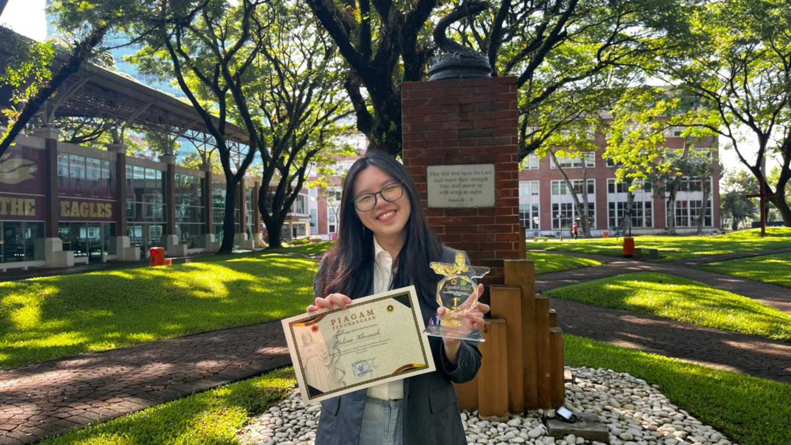 Mahasiswa Arsitektur UPH Raih Juara 1 Sayembara Patung Yesus Kristus Memberkati di Kupang 