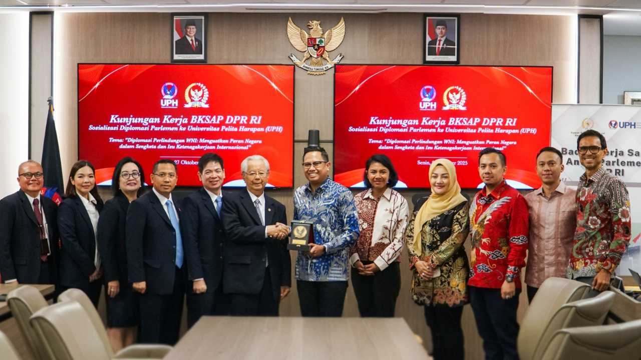 Terima Kunjungan dari BKSAP DPR RI, Pimpinan dan Guru Besar UPH Beri Masukan Tentang Diplomasi Perlindungan bagi Pekerja Migran Indonesia di Luar Negeri