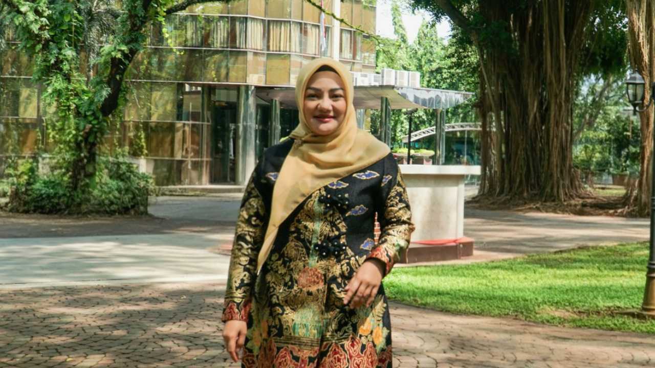 Dari Kampus ke Senayan: Perjalanan Dr. Adde Rosi Khoerunnisa, Alumni UPH yang Mewujudkan Mimpi dan Dedikasi Bagi Negeri