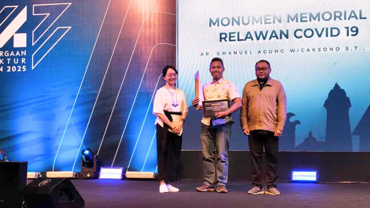 Dosen Arsitektur UPH Raih Penghargaan IAI Banten 2025 untuk Karya Monumen Relawan COVID-19