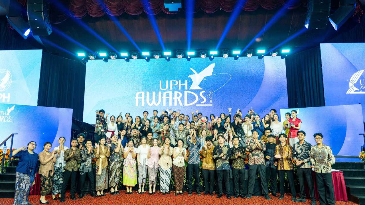 Berkarya, Berprestasi, dan Berdampak! UPH Apresiasi 501 Mahasiswa di UPH Awards 2025 