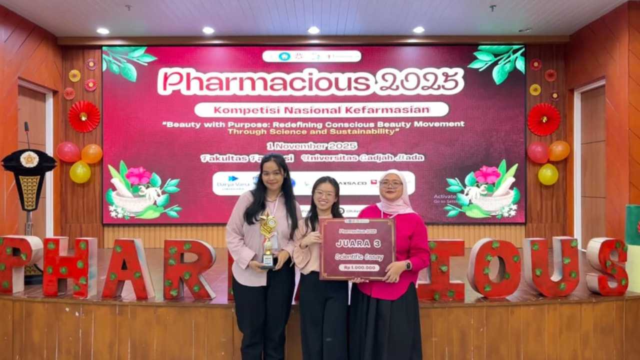 Mahasiswi Farmasi UPH Raih Juara 3 Pharmacious 2025 lewat Inovasi Alat Deteksi Hidrokuinon, Cegah Kosmetik Berbahaya 