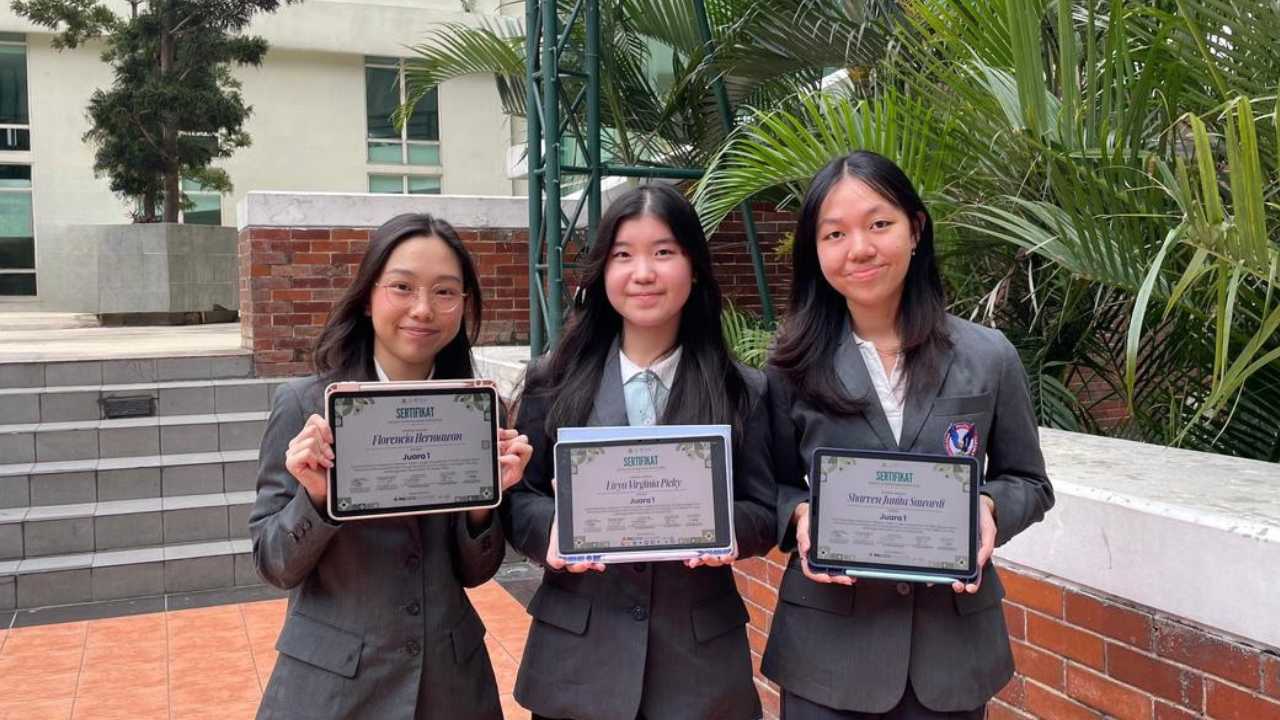 Inovasi Kemasan ‘Self-Dispensing’ Antarkan Mahasiswa Farmasi UPH Raih Juara 1 Scopolamine 7th