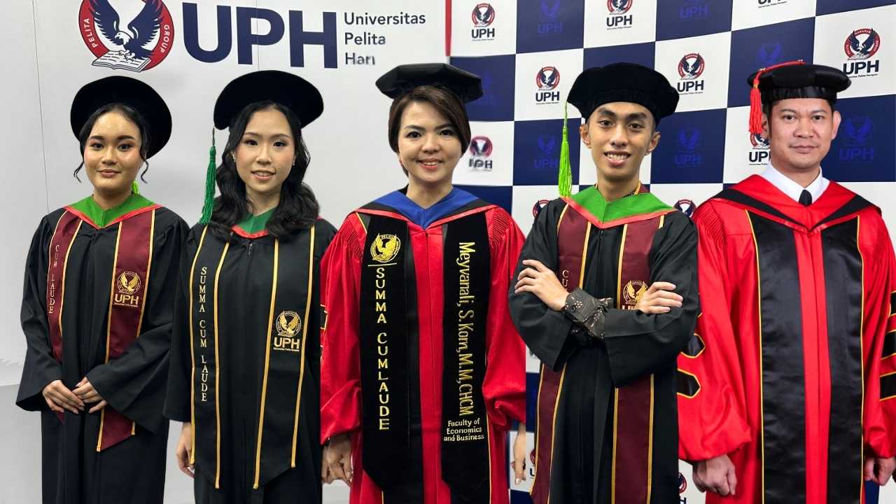 Di Balik Toga: Lulusan UPH 2025 yang Dibentuk oleh Proses dan Karakter 