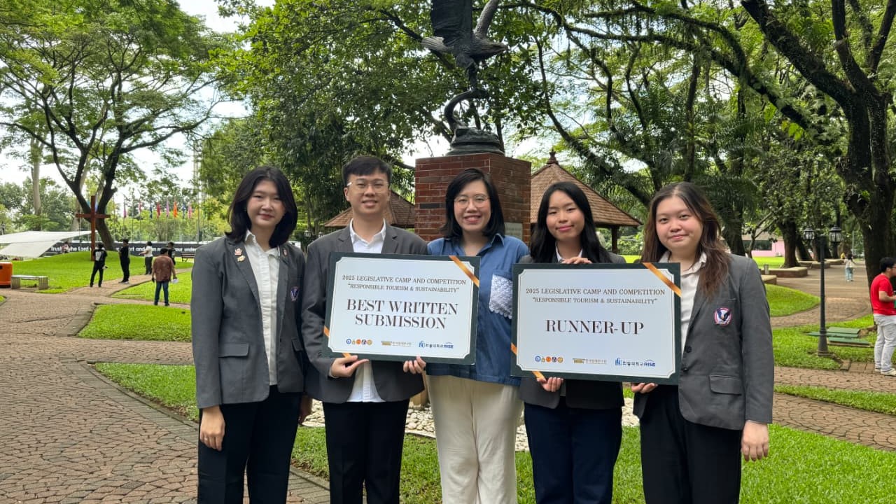 Angkat Isu Sampah Plastik ke Simulasi Kebijakan Internasional, Mahasiswa FH UPH Raih Penghargaan UNITWIN 2025