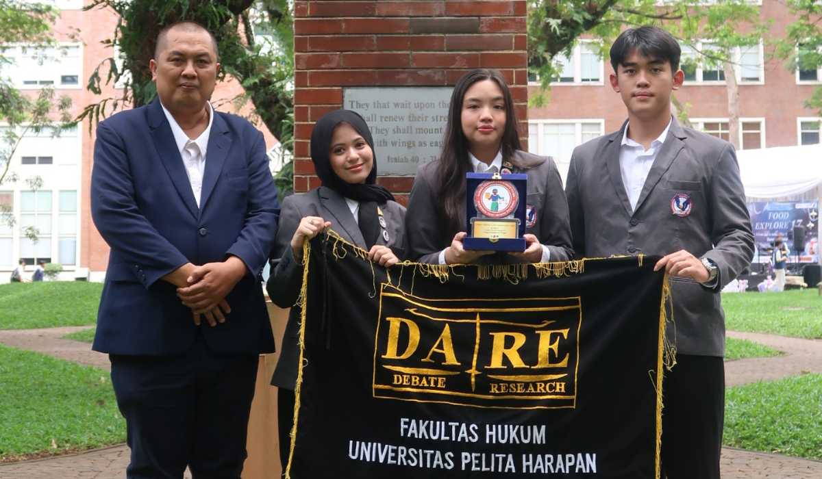 Bahas Etika hingga Perlindungan Data Esports, Tim Mahasiswa Hukum UPH Raih Juara 3 Kompetisi Debat Nasional, DCLC VI, 2025