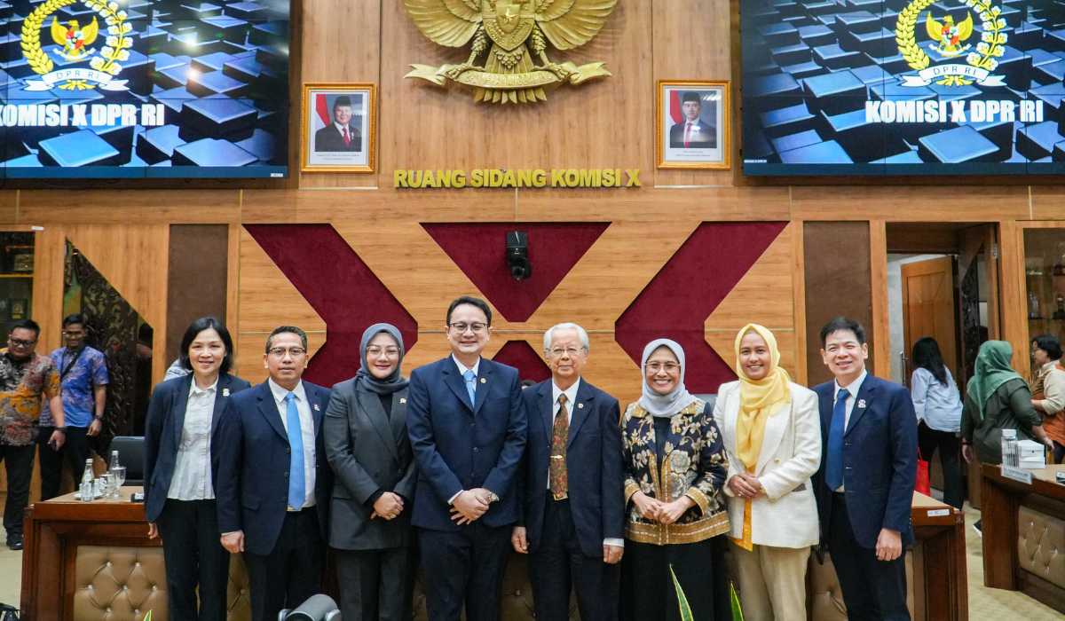 Rektor Tegaskan Komitmen UPH untuk Hadirkan Pendidikan Berkualitas dan Merata di RDPU Komisi X DPR RI