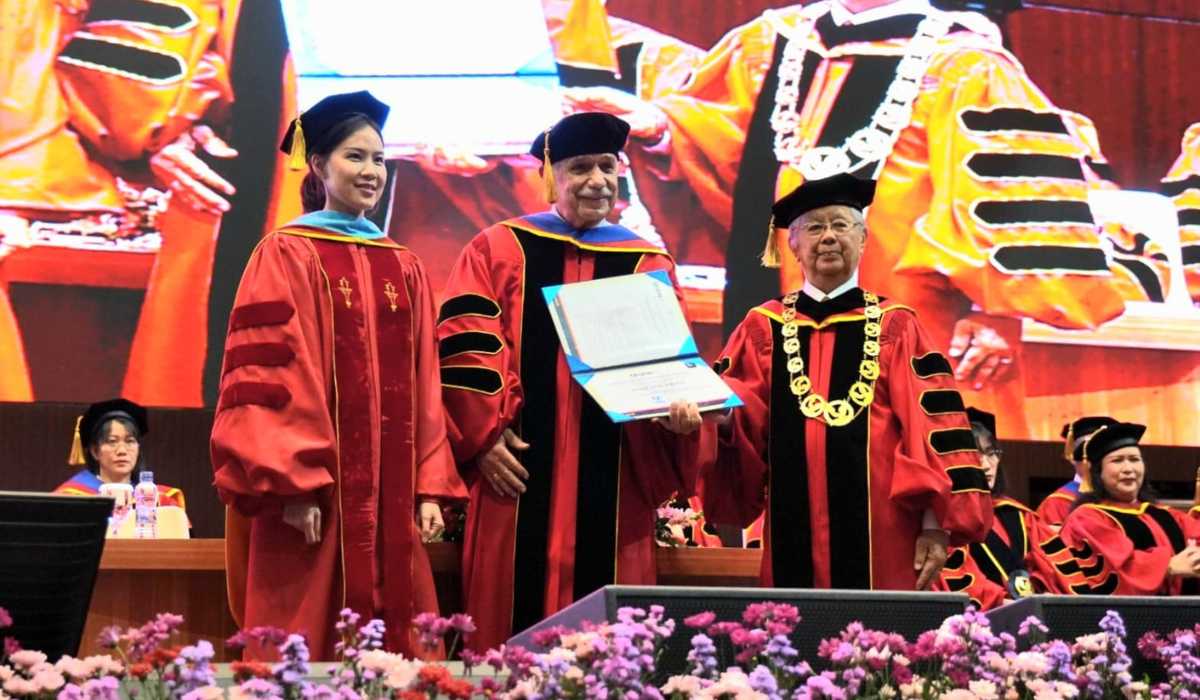 UPH Lantik dan Utus Lebih dari 4.000 Lulusan serta Anugerahkan Gelar Doktor Honoris Causa bagi Pelopor Pendidikan Papua 